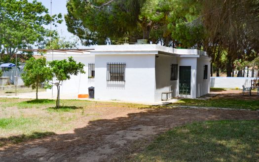 Country house for sale close to the beach with large grounds and pool ID p1m9e