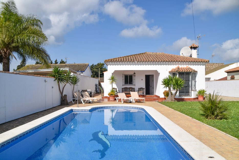 For sale lovely villa with private pool in Chiclana Costa de la Luz ID f0l6o