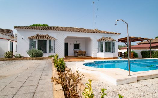 Lovely villa with private pool close to the beach in Chiclana ID p2m0e