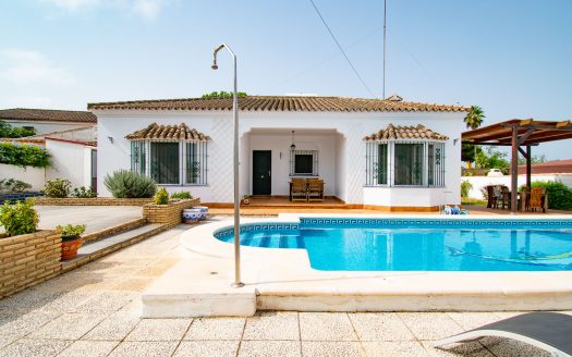 Lovely villa with private pool close to the beach in Chiclana ID p2m0e
