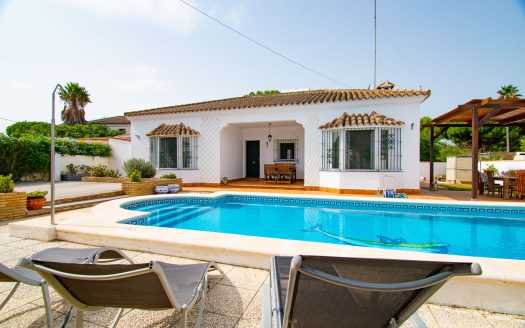 Lovely villa with private pool close to the beach in Chiclana ID p2m0e