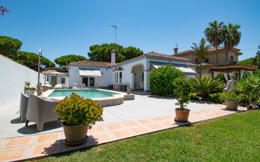 Beautiful villa with private pool for sale in Chiclana ID v1e6g