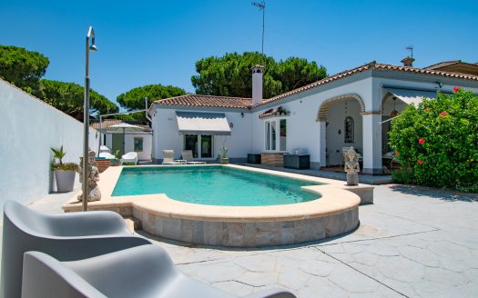 Beautiful villa with private pool for sale in Chiclana ID v1e6g
