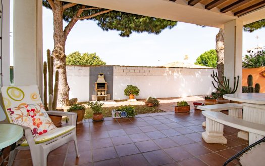 Zu verkaufen schöne Villa mit Pool in Chiclana ID v1e7g