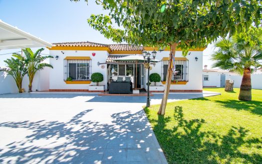 For sale lovely villa with pool in Chiclana ID p3h8u