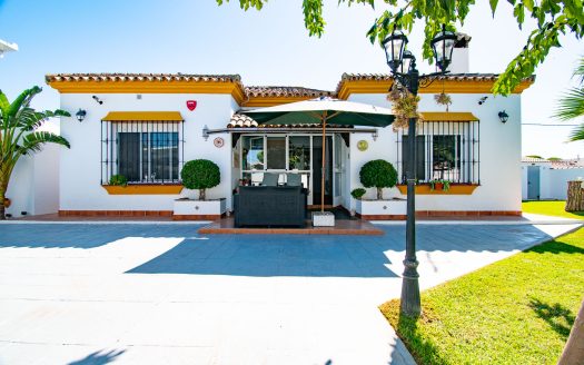For sale lovely villa with pool in Chiclana ID p3h8u