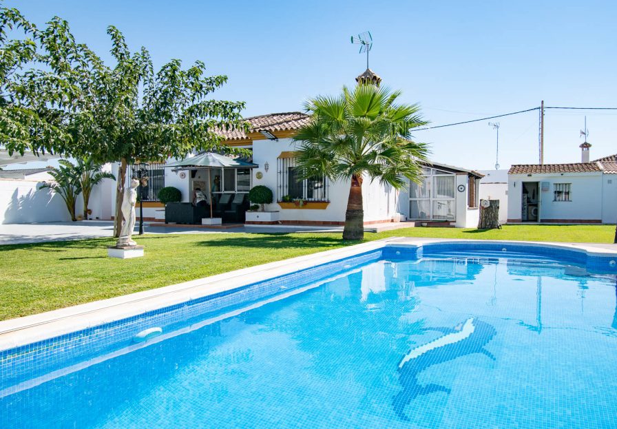 For sale lovely villa with pool in Chiclana ID p3h8u