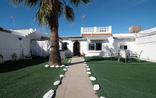 For sale traditional house with sea views, 150m from the beach in Rota ID r0o1t