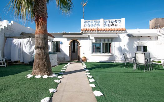 For sale traditional house with sea views, 150m from the beach in Rota ID r0o1t