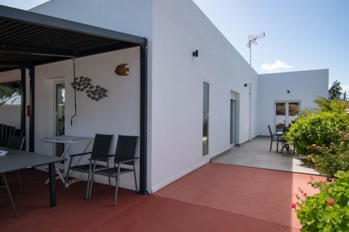Modern villa for sale in Chiclana with pool and independent house ID l1m0a