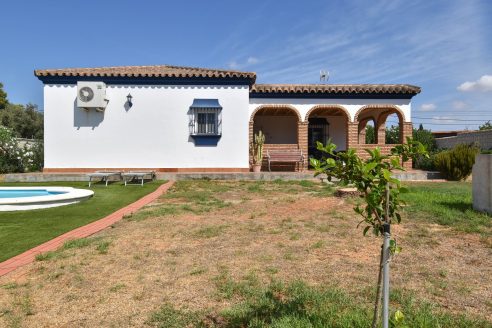 Lovely villa for sale in Chiclana with pool and apartment ID s0o7t