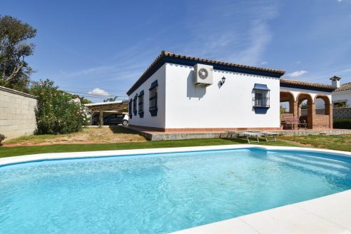 Lovely villa for sale in Chiclana with pool and apartment ID s0o7t