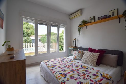 Espectacular chalet con estudio/oficina independiente en Chiclana – ID P0G7U