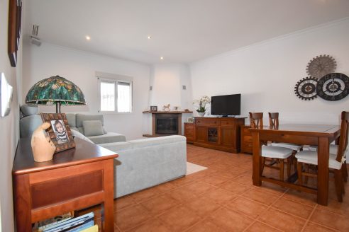 Preciosa villa en venta en Chiclana con piscina y un piso (ID s0o7t)